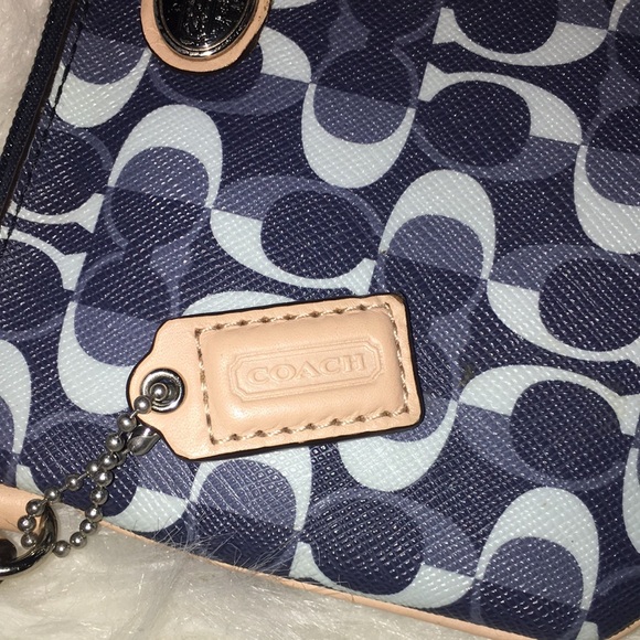 Coach wristlet - Picture 5 of 5